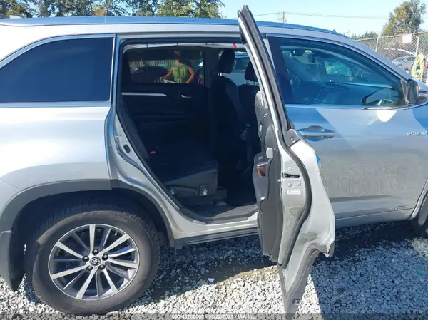 5TDJGRFH4JS043904 2018 TOYOTA HIGHLANDER - Image 8