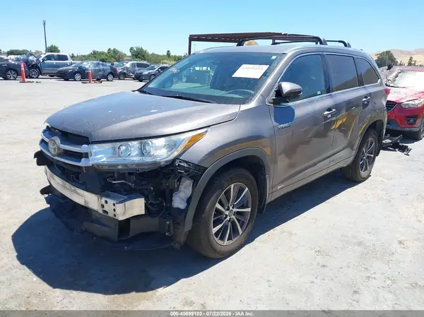 5TDJGRFH4JS044051 2018 TOYOTA HIGHLANDER - Image 2