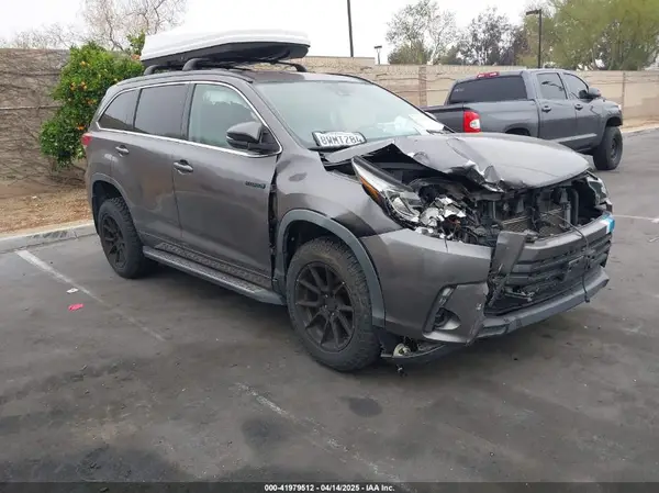 5TDJGRFH4JS044843 2018 TOYOTA HIGHLANDER - Image 1