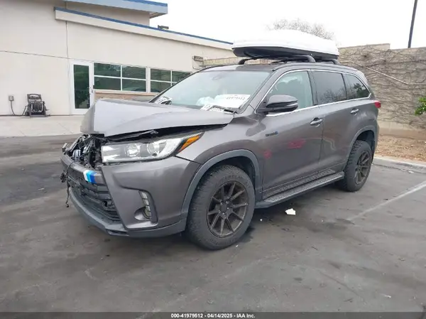 5TDJGRFH4JS044843 2018 TOYOTA HIGHLANDER - Image 2