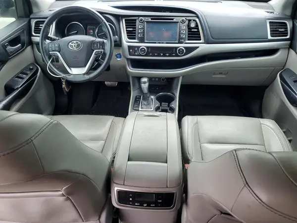 5TDJGRFH4JS051842 2018 TOYOTA HIGHLANDER - Image 8