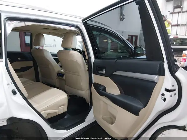 5TDJGRFH4KS054080 2019 TOYOTA HIGHLANDER - Image 8
