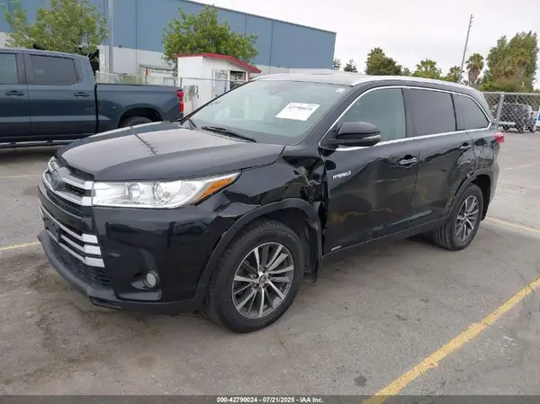 5TDJGRFH4KS054404 2019 TOYOTA HIGHLANDER - Image 2