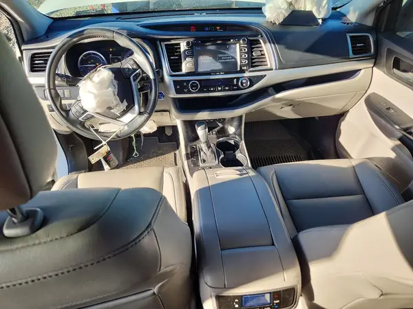 5TDJGRFH4KS067072 2019 TOYOTA HIGHLANDER - Image 8