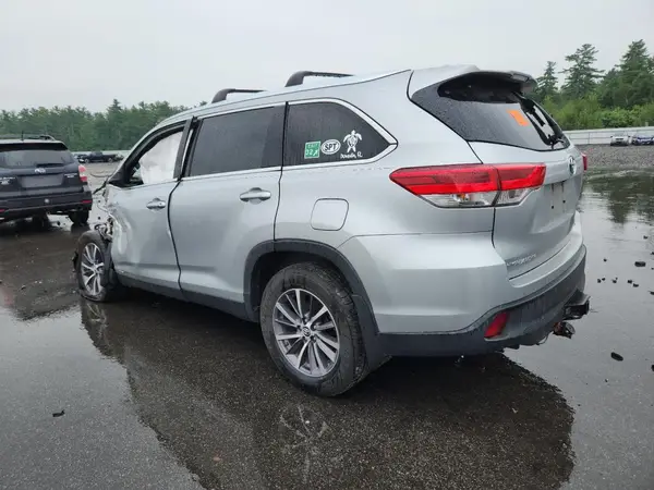 5TDJGRFH4KS069792 2019 TOYOTA HIGHLANDER - Image 2