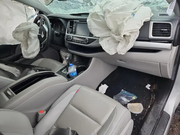 5TDJGRFH4KS069792 2019 TOYOTA HIGHLANDER - Image 8