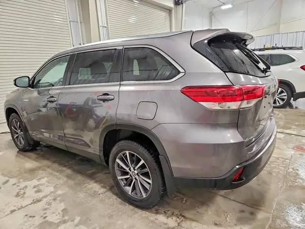 5TDJGRFH4KS070621 2019 TOYOTA HIGHLANDER - Image 2
