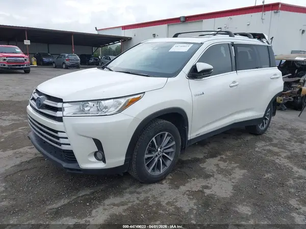 5TDJGRFH4KS075351 2019 TOYOTA HIGHLANDER - Image 2