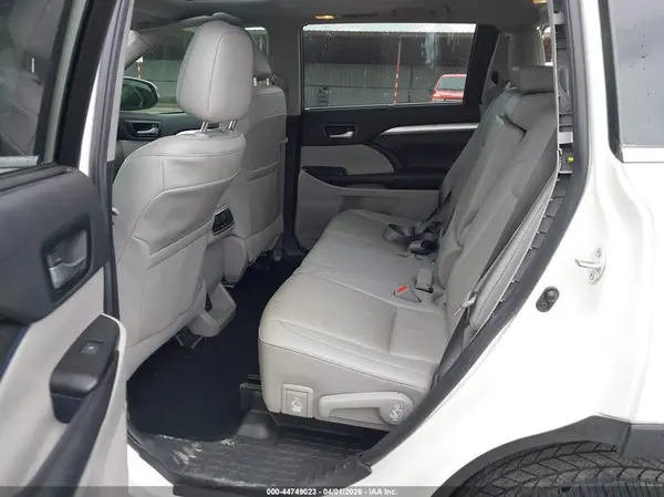 5TDJGRFH4KS075351 2019 TOYOTA HIGHLANDER - Image 8