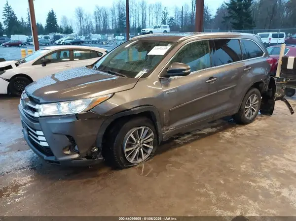 5TDJGRFH5HS030248 2017 TOYOTA HIGHLANDER - Image 2