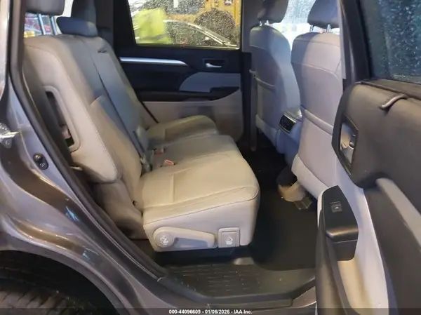 5TDJGRFH5HS030248 2017 TOYOTA HIGHLANDER - Image 8