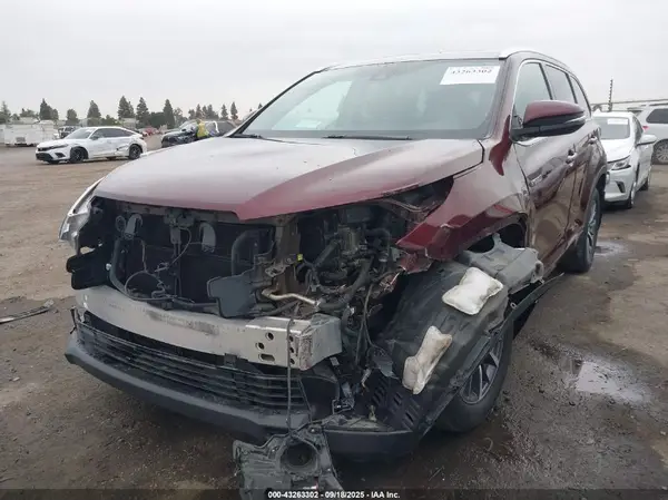 5TDJGRFH5HS036681 2017 TOYOTA HIGHLANDER - Image 2