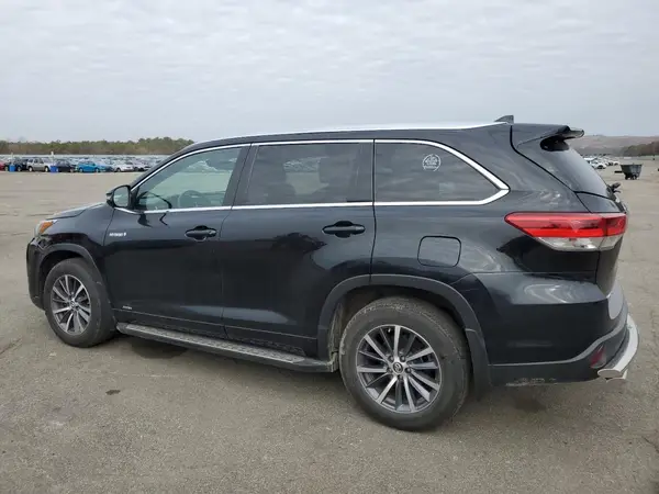 5TDJGRFH5JS037075 2018 TOYOTA HIGHLANDER - Image 2