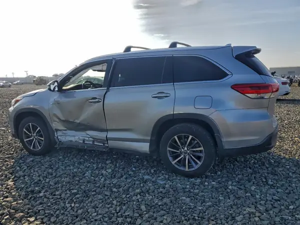 5TDJGRFH5JS038291 2018 TOYOTA HIGHLANDER - Image 2