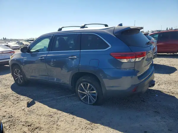 5TDJGRFH5JS045757 2018 TOYOTA HIGHLANDER - Image 2