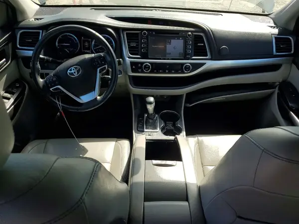 5TDJGRFH5JS045757 2018 TOYOTA HIGHLANDER - Image 8