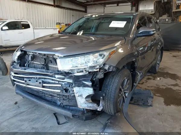 5TDJGRFH5JS047847 2018 TOYOTA HIGHLANDER - Image 2