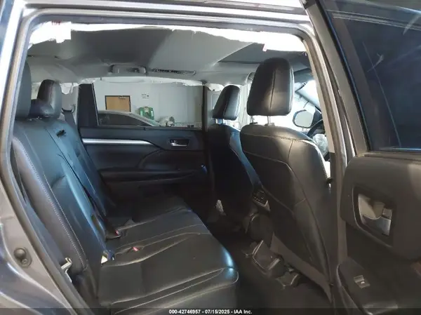 5TDJGRFH5JS047847 2018 TOYOTA HIGHLANDER - Image 8