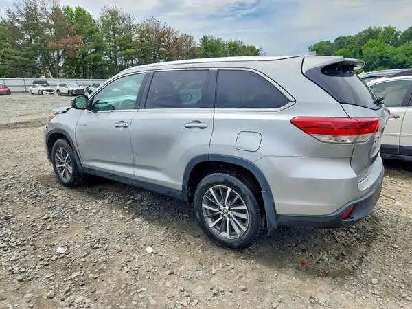 5TDJGRFH5KS052872 2019 TOYOTA HIGHLANDER - Image 2