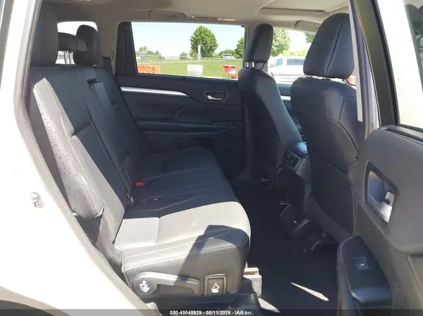 5TDJGRFH5KS053083 2019 TOYOTA HIGHLANDER - Image 8