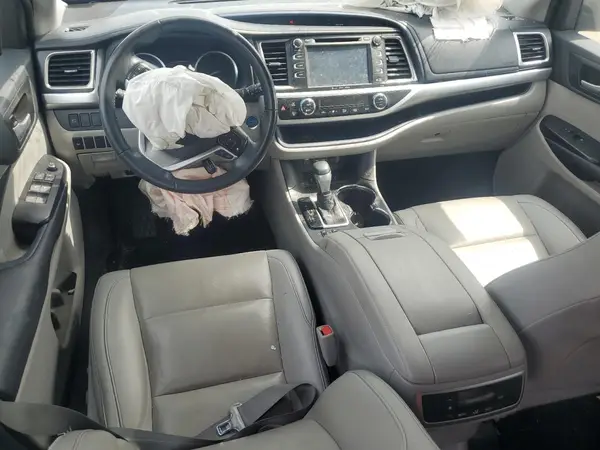 5TDJGRFH5KS053696 2019 TOYOTA HIGHLANDER - Image 8