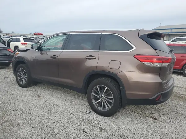 5TDJGRFH5KS062365 2019 TOYOTA HIGHLANDER - Image 2