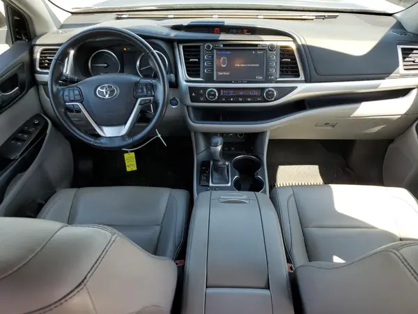 5TDJGRFH5KS068943 2019 TOYOTA HIGHLANDER - Image 8