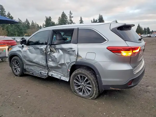 5TDJGRFH5KS076489 2019 TOYOTA HIGHLANDER - Image 2