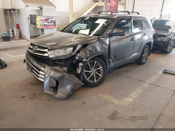 5TDJGRFH5KS076623 2019 TOYOTA HIGHLANDER - Image 2