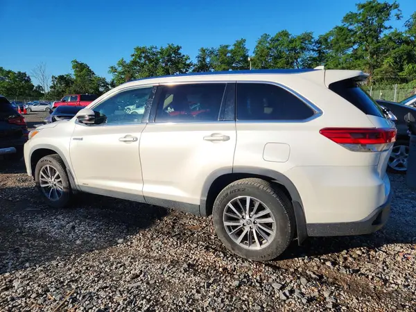 5TDJGRFH5KS076816 2019 TOYOTA HIGHLANDER - Image 2