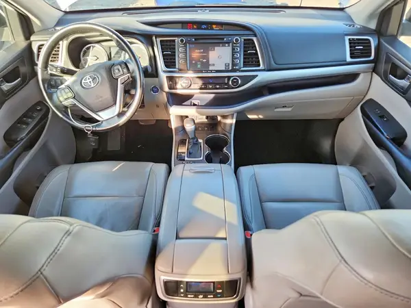 5TDJGRFH6JS039160 2018 TOYOTA HIGHLANDER - Image 8