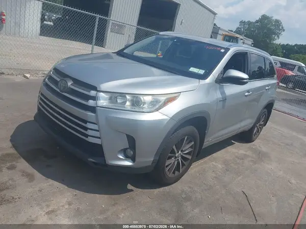 5TDJGRFH6JS045105 2018 TOYOTA HIGHLANDER - Image 2