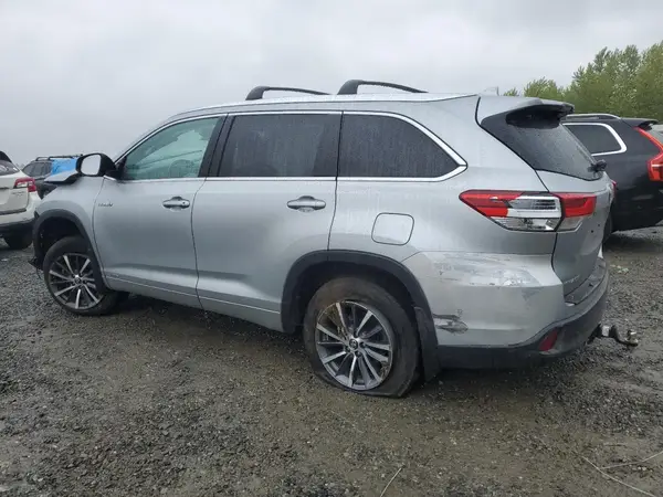 5TDJGRFH6JS045587 2018 TOYOTA HIGHLANDER - Image 2
