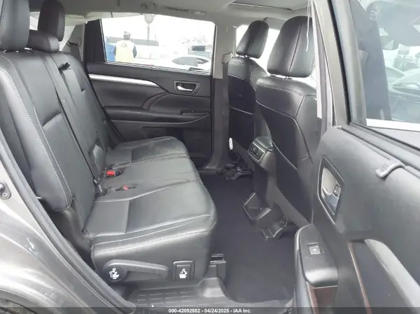 5TDJGRFH6JS047582 2018 TOYOTA HIGHLANDER - Image 8