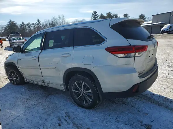 5TDJGRFH6JS051180 2018 TOYOTA HIGHLANDER - Image 2