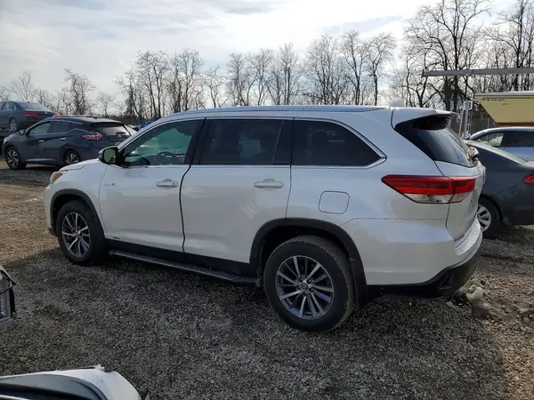 5TDJGRFH6KS054551 2019 TOYOTA HIGHLANDER - Image 2