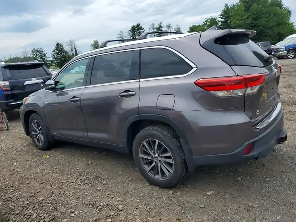 5TDJGRFH6KS058325 2019 TOYOTA HIGHLANDER - Image 2