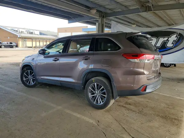 5TDJGRFH6KS062066 2019 TOYOTA HIGHLANDER - Image 2