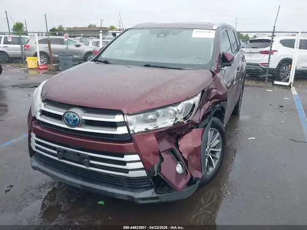 5TDJGRFH6KS062536 2019 TOYOTA HIGHLANDER - Image 2