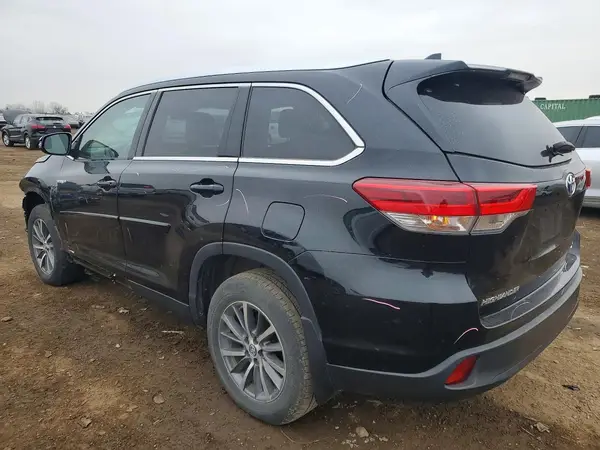 5TDJGRFH6KS067882 2019 TOYOTA HIGHLANDER - Image 2
