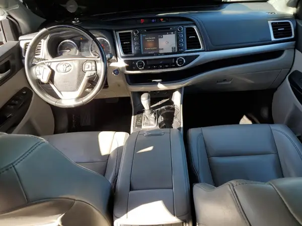 5TDJGRFH6KS068496 2019 TOYOTA HIGHLANDER - Image 8