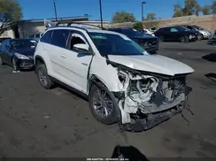 5TDJGRFH6KS071544 2019 TOYOTA HIGHLANDER