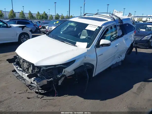 5TDJGRFH6KS071544 2019 TOYOTA HIGHLANDER - Image 2