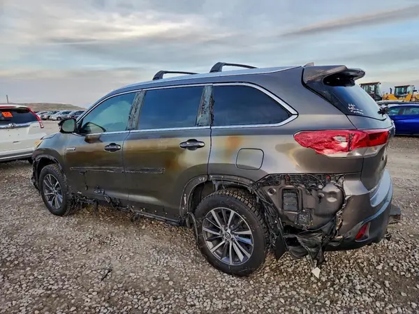 5TDJGRFH6KS075366 2019 TOYOTA HIGHLANDER - Image 2