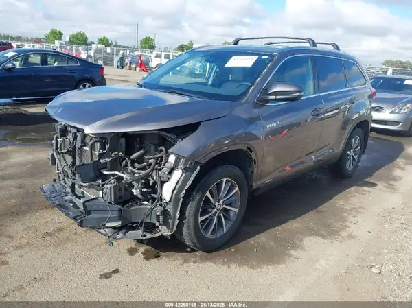 5TDJGRFH6KS078946 2019 TOYOTA HIGHLANDER - Image 2