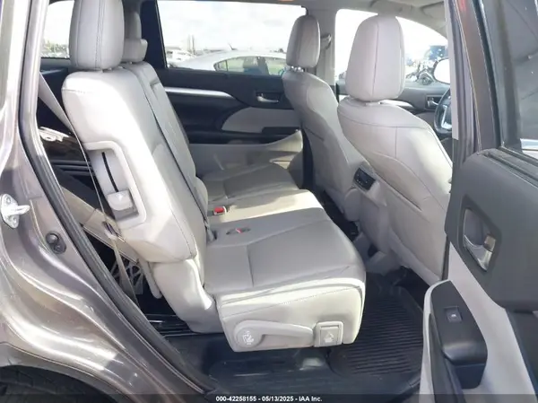 5TDJGRFH6KS078946 2019 TOYOTA HIGHLANDER - Image 8