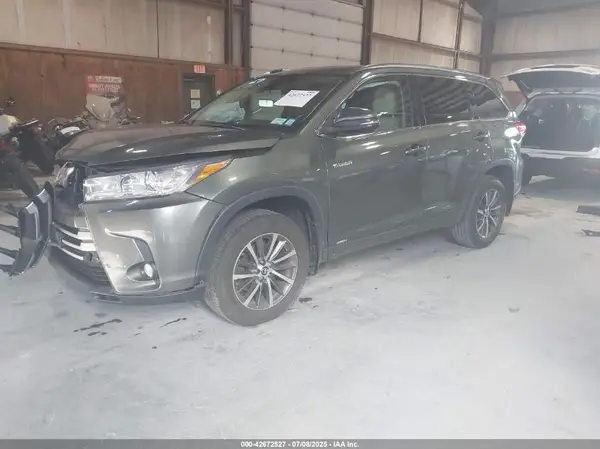 5TDJGRFH7HS020756 2017 TOYOTA HIGHLANDER - Image 2