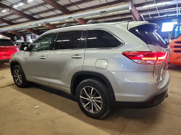 5TDJGRFH7HS026430 2017 TOYOTA HIGHLANDER - Image 2
