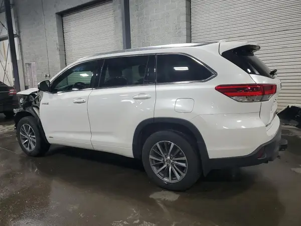 5TDJGRFH7HS035547 2017 TOYOTA HIGHLANDER - Image 2