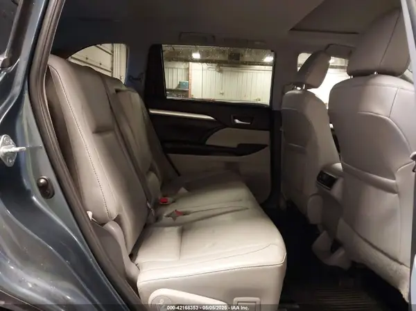 5TDJGRFH7KS053019 2019 TOYOTA HIGHLANDER - Image 8